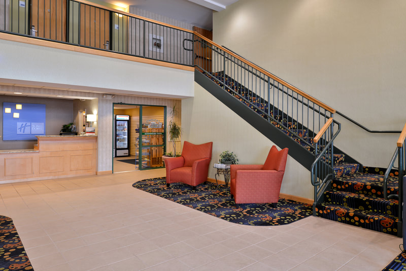 a picture of the Holiday Inn Express & Suites in Ocean City, MD showing the lobby area and front desk
